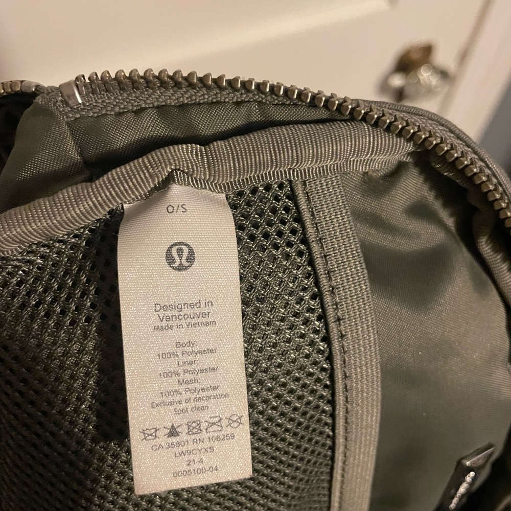 NWOT Lululemon Athletica Camo Belt Bag - Picture 7 of 8